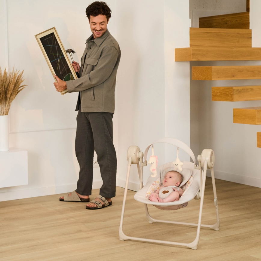 KINDERKRAFT - Altalena per bambini con melodia SWINGEE beige 4xAAA/230V