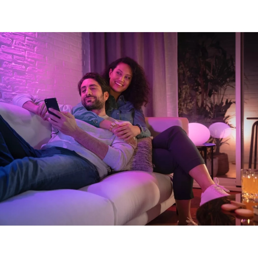 Kit iniziale Philips Hue WHITE AND COLOR AMBIANCE con 3 lampadine GU10 da 4,2W/230V, 2200-6500K + Hue Bridge