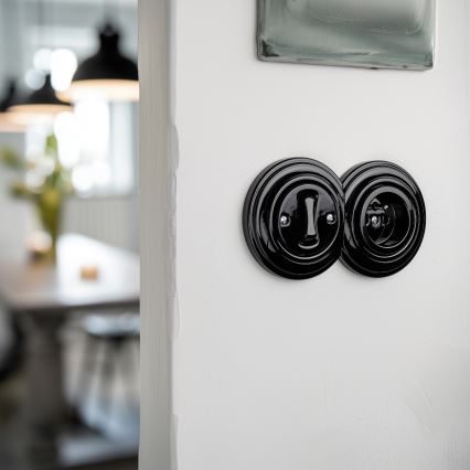 Kliklap - Interruttore unipolare retrò n. 1 e presa 230 V con placca, nero