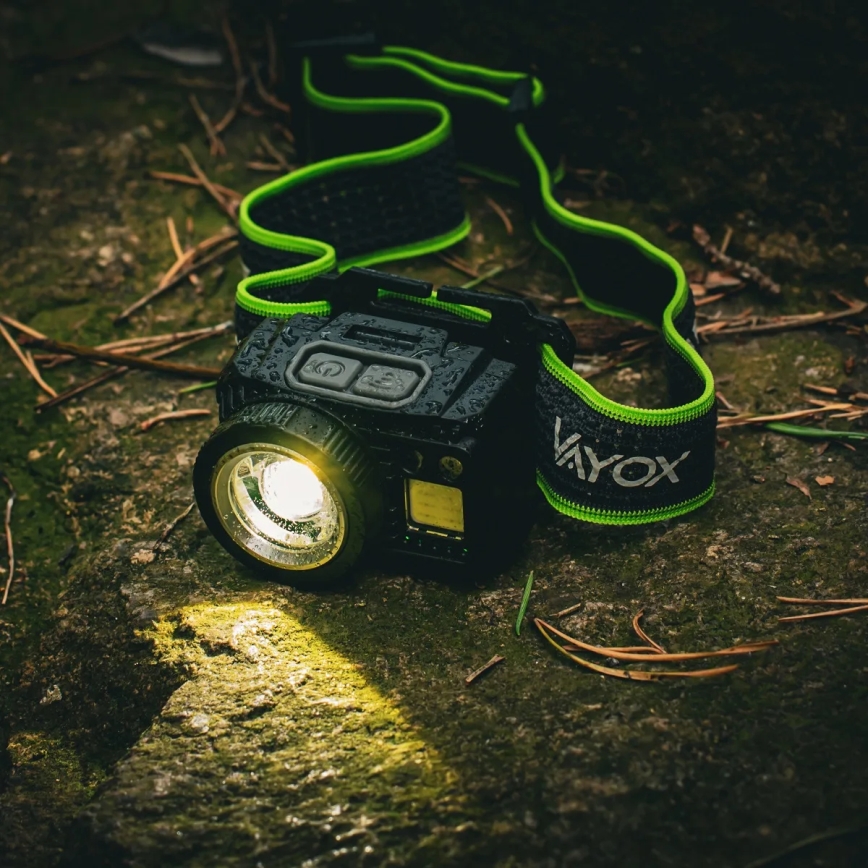 Torcia frontale LED ricaricabile con sensore, luce rossa e intensità luminosa regolabile LED/6W/5V/3xAAA IP66 500 lm 1200 mAh