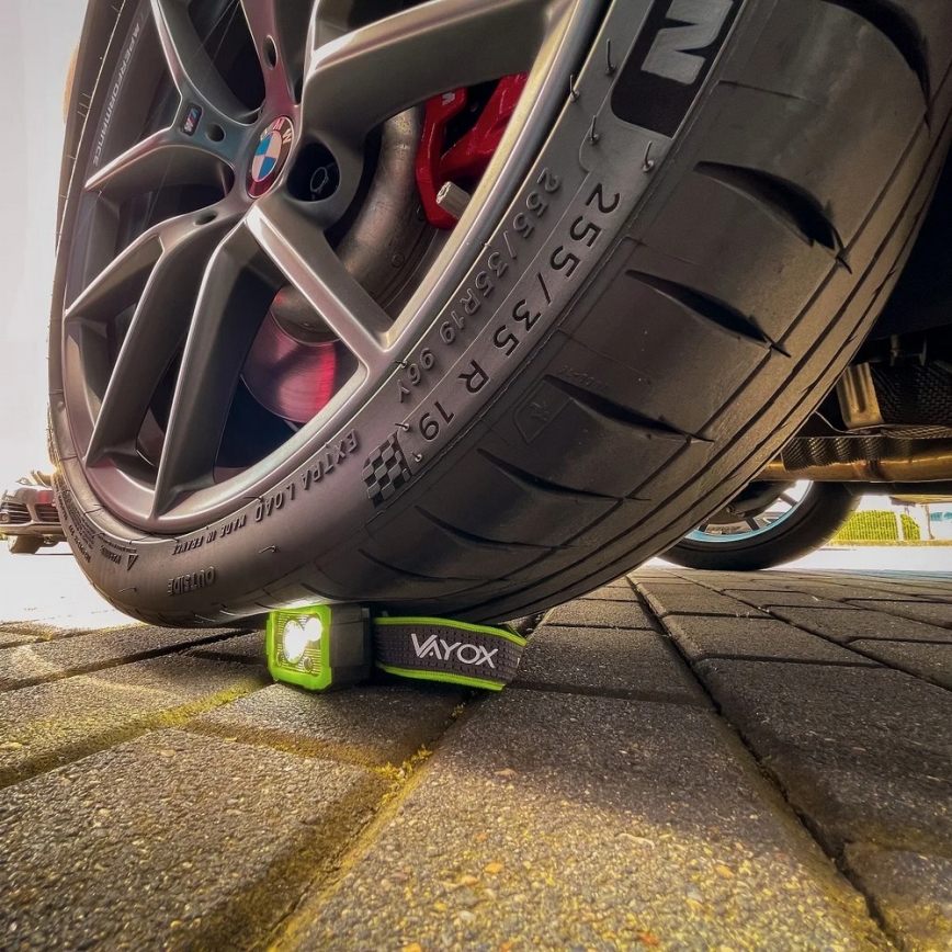 Lampada frontale ricaricabile dimmerabile a LED con sensore 10W/5V IP66 750 lm 1500 mAh