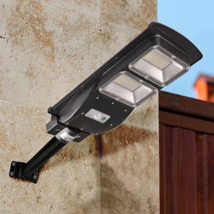 Lampada stradale solare LED con sensore STREET 2xLED/6W/3,2V 12000 mAh IP65 + telecomando