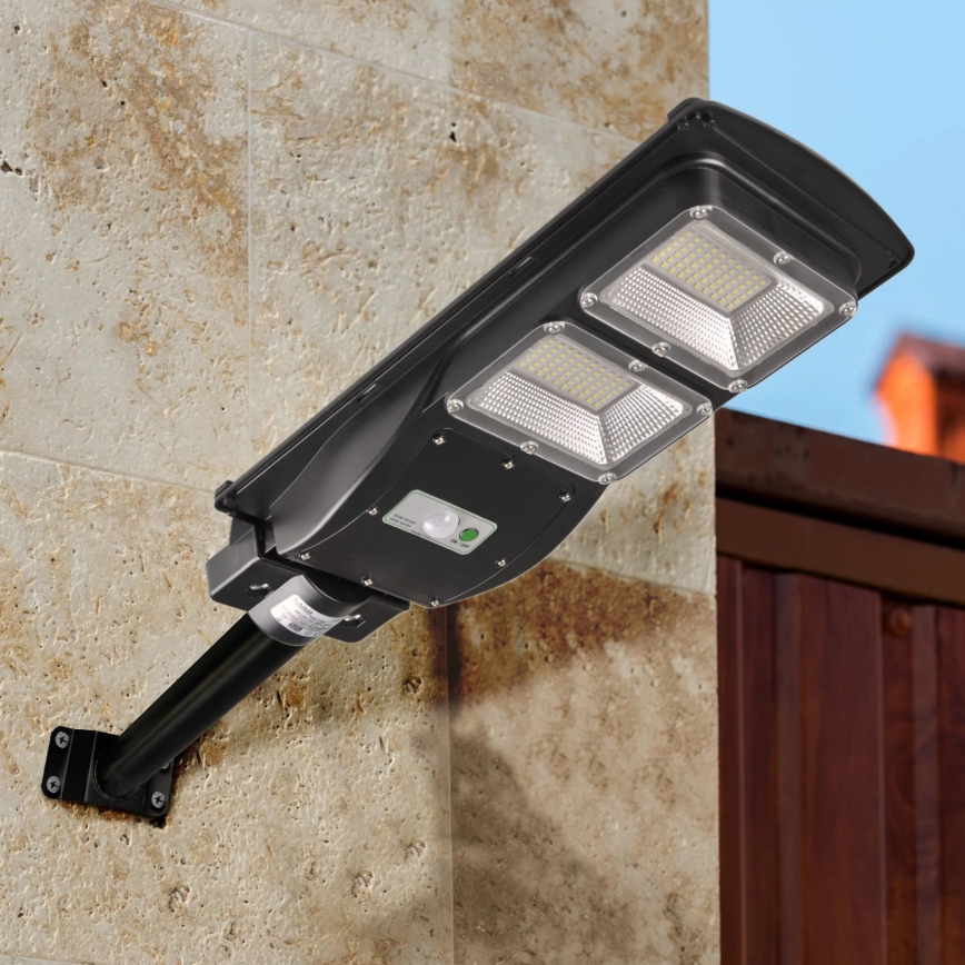 Lampada stradale solare LED con sensore STREET 2xLED/6W/3,2V 12000 mAh IP65 + telecomando