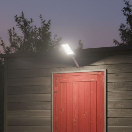 Lampada solare stradale dimmerabile a LED con sensore VENICE LED/200W/3,2V 12000 mAh IP65 nera + telecomando