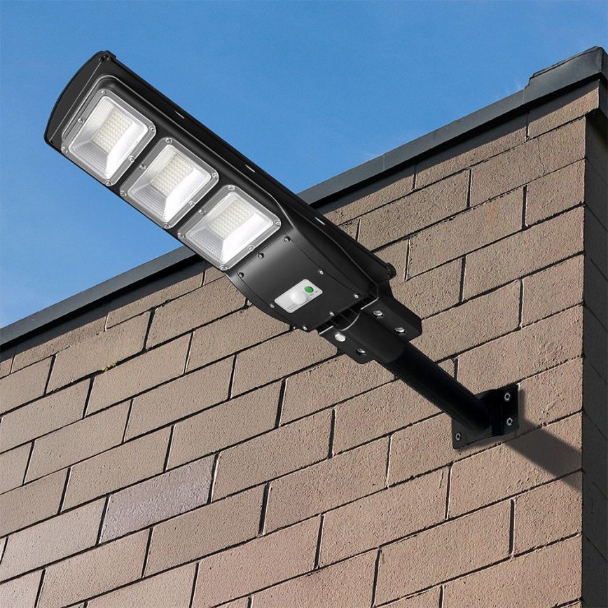 LED Lampione solare dimmerabile con sensore di movimento e crepuscolare LED/12W/3,2V 6000K IP65 10000 mAh nero + telecomando