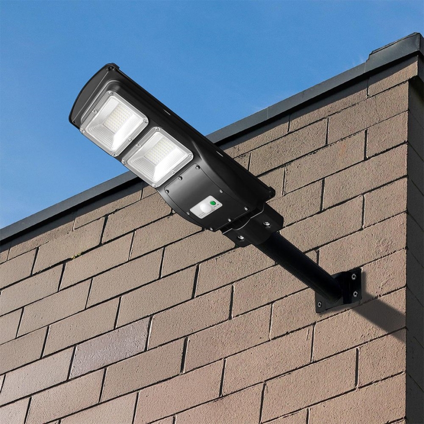 LED Lampione solare dimmerabile con sensore di movimento e crepuscolare LED/8W/3,2V 6000K IP65 9000 mAh nero + telecomando