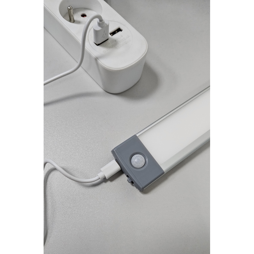 LED Illuminazione per mobili ricaricabile con sensore LED/2,5W/5V USB 800 mAh 4200K 32,5 cm