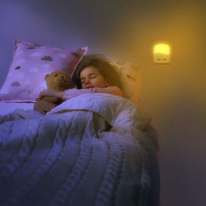 LED Luce notturna con sensore crepuscolare 2xUSB LED/0,45W/230V 4000K