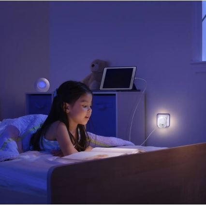 Ledvance - Lampada notturna LED con sensore e spina integrata e USB LUNETTA LED/12,5W/230V bianco