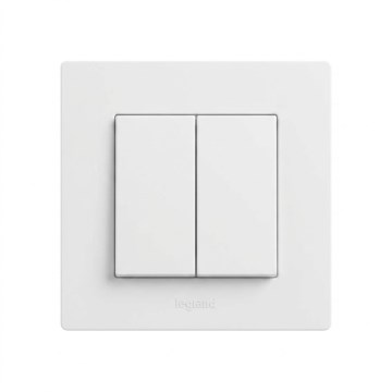 Legrand - Interruttore per scale doppio 6+6 con cornice NILOE STEP bianco