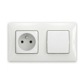 Legrand - Presa domestica e interruttore unipolare n. 1 con cornice NILOE 250V bianco