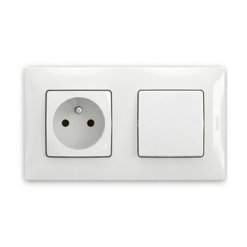 Legrand - Presa domestica e interruttore unipolare n. 1 con cornice NILOE 250V bianco