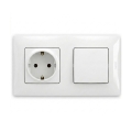 Legrand - Presa domestica SCHUKO e interruttore unipolare n. 1 con cornice NILOE 250V bianco