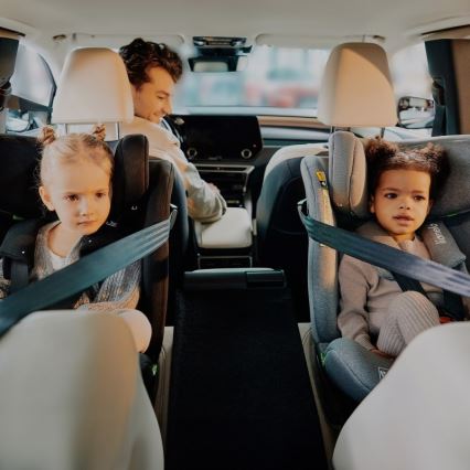 Lionelo - Seggiolino auto con base girevole BRAVE i-Size 40-150 cm Nero Carbon