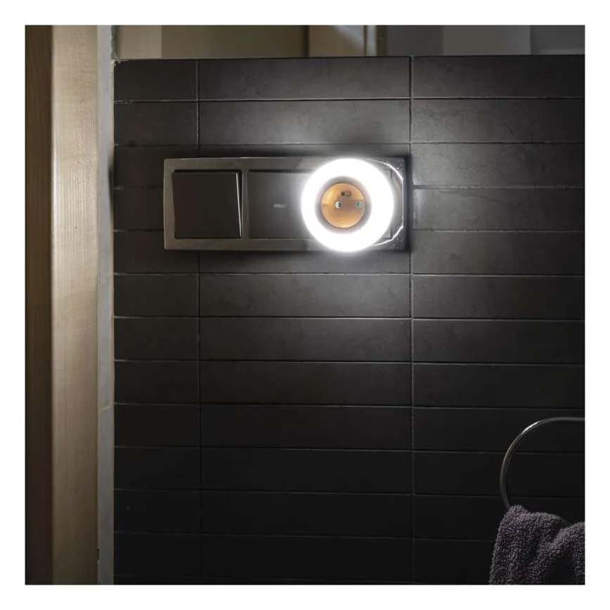 Luce notturna LED con sensore e presa LED/0,3W/230V