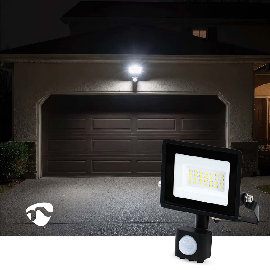 Faro LED con sensore di movimento e crepuscolare da collegare alla presa LED/20W/230V IP44