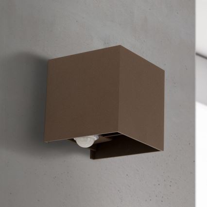 Applique da esterno con sensore di movimento e sensore crepuscolare CUBE-S LED/13W/230V IP54 marrone