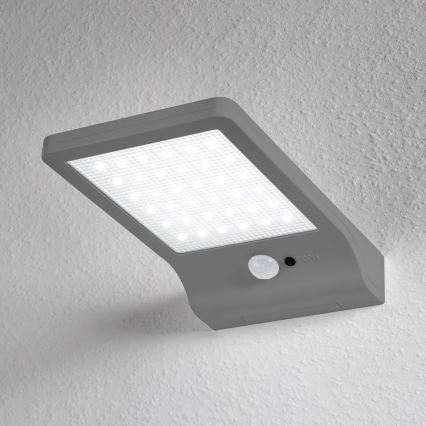 Osram - Lampada da parete solare a LED con sensore DOORLED LED/3W/3,3V 2000 mAh IP44 argento