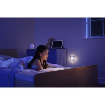 Osram - Lampada notturna LED da presa con sensore e porta USB LUNETTA LED/12,5W/230V bianca
