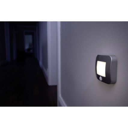 Osram - Lampada orientativa LED con sensore NIGHTLUX LED/0,3W/3xAAA IP54 argento
