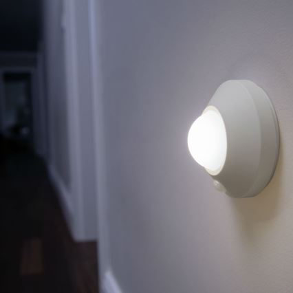 Osram - Lampada LED orientativa con sensore NIGHTLUX LED/2W/3xAA bianca