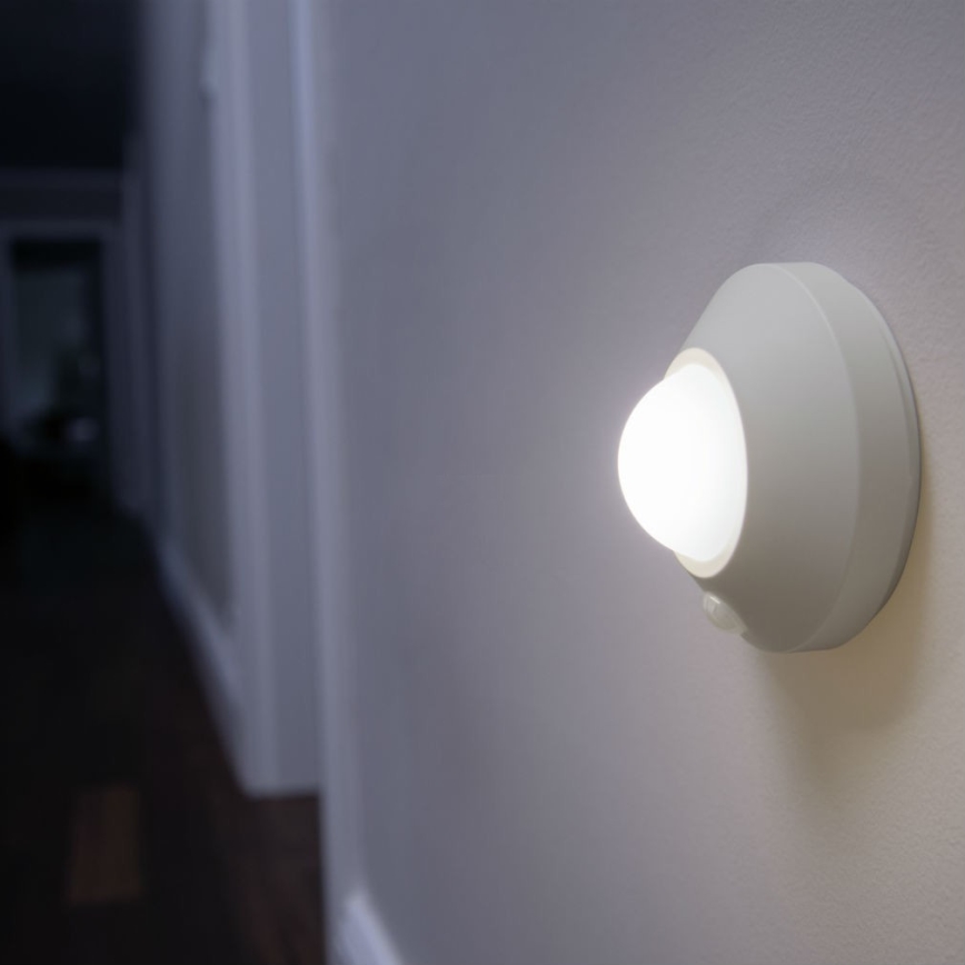 Osram - Lampada LED orientativa con sensore NIGHTLUX LED/2W/3xAA bianca