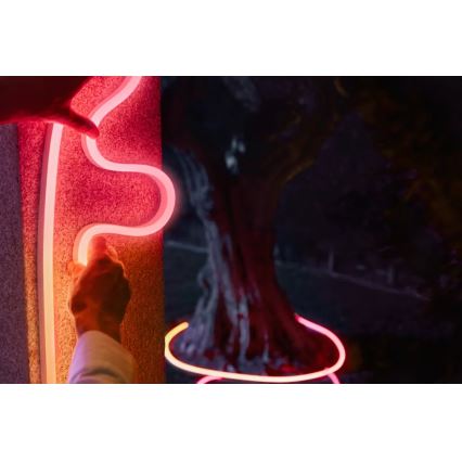 Philips - Striscia LED RGBW dimmerabile per esterni Hue NEON 5m LED/30W/230V 2200-6500K IP67 + sensore di movimento