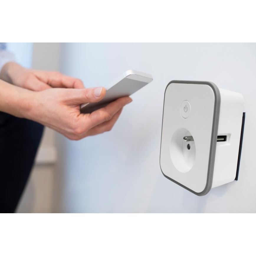 Presa intelligente con misurazione del consumo 3680W/230V + 2xUSB/12W/5V Wi-Fi