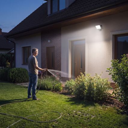 Proiettore LED con sensore di movimento e crepuscolare TAMBO EVO LED/30W/230V 4000K IP44 nero