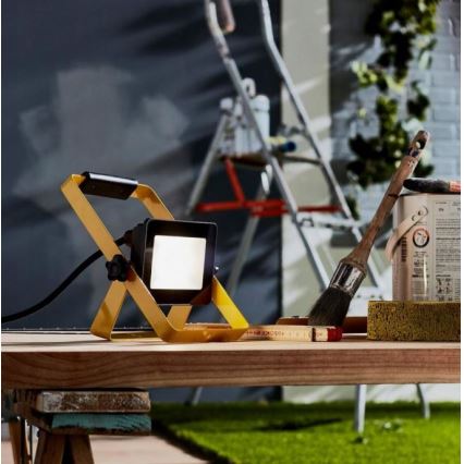 Proiettore portatile per esterni YONKERS LED/20W/230V IP65