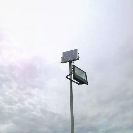 Proiettore solare LED dimmerabile LED/35W/10V 4000K IP65 + telecomando