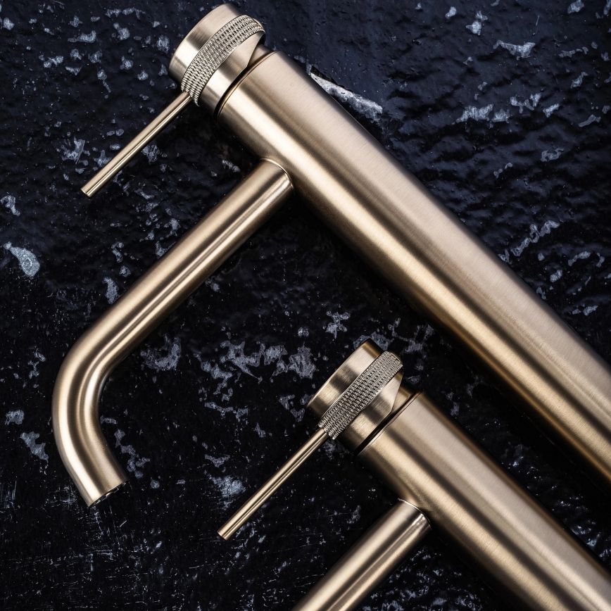 REA-B6896 - Miscelatore per lavabo LUNGO 28 cm, finitura oro spazzolata