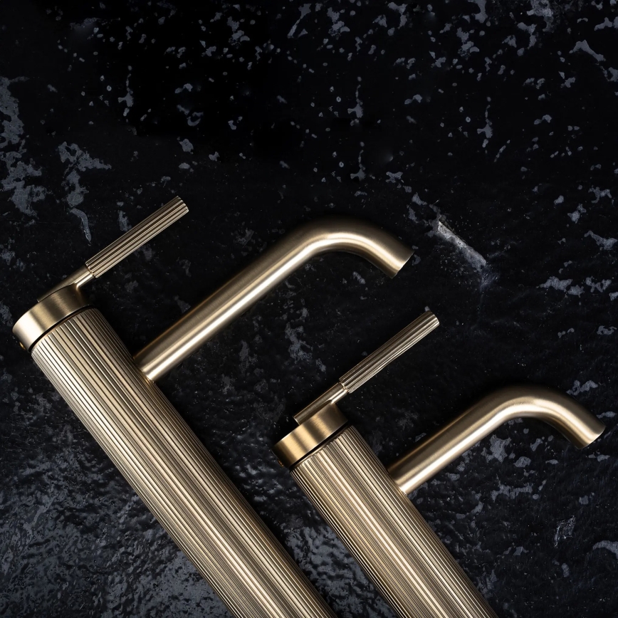 REA-B7802 - Miscelatore per lavabo ARGON 29,5 cm, finitura oro spazzolato