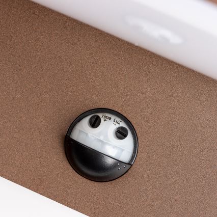 Redo 90588 - Applique LED da esterno con sensore FLIP LED/20W/230V 3000K CRI 90 IP54 marrone