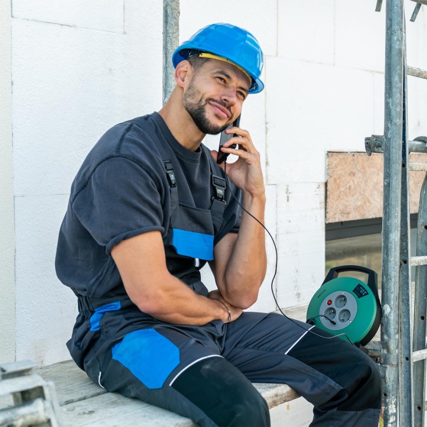 Retlux - Cavo avvolgibile con 3 prese, Tipo E, 10 m, verde/nero