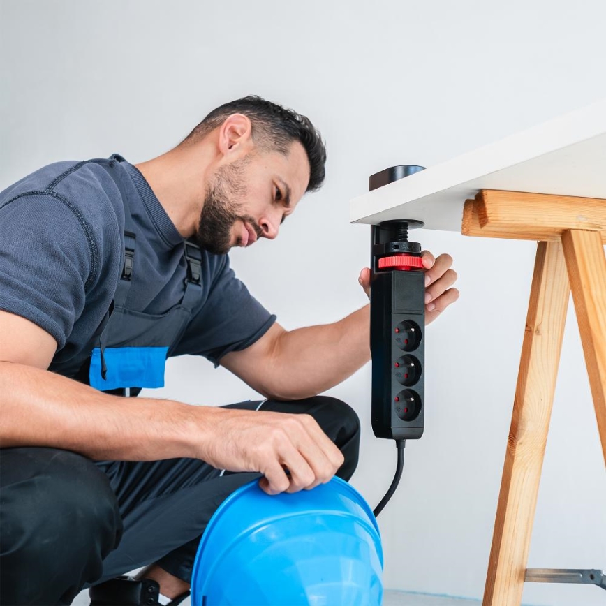 Prolunga con morsetto per scrivania 3 prese Tipo E + 2xUSB-A + 1xUSB-C 1,5m nera