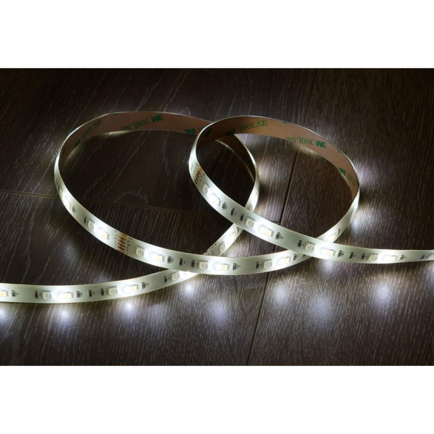 LED RGBW Smart dimmerabile striscia 5m LED/230V 2700-6500K Wi-Fi Tuya + telecomando