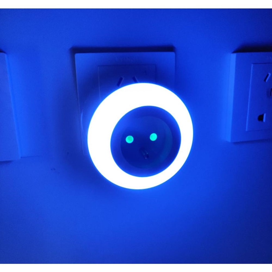 Luce di orientamento a LED con sensore crepuscolare e presa LED/0,6W/230V