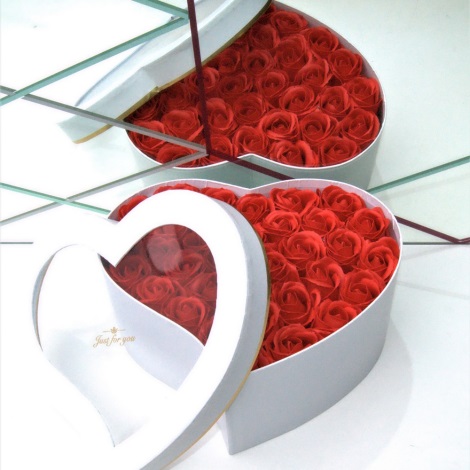 Rosa in schiuma di sapone HEART RED - taglia M (33 pezzi)