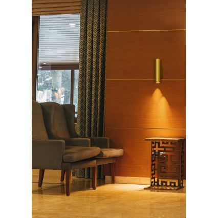 Searchlight - Applique da parete BEACON 2xGU10/10W/230V dorata