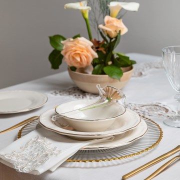 Servizio da tavola 24 pezzi — bianco con finiture oro, in porcellana
