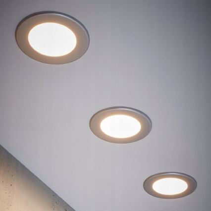 Set da 3 faretti da incasso per bagno LED/6W/230V IP44 argento