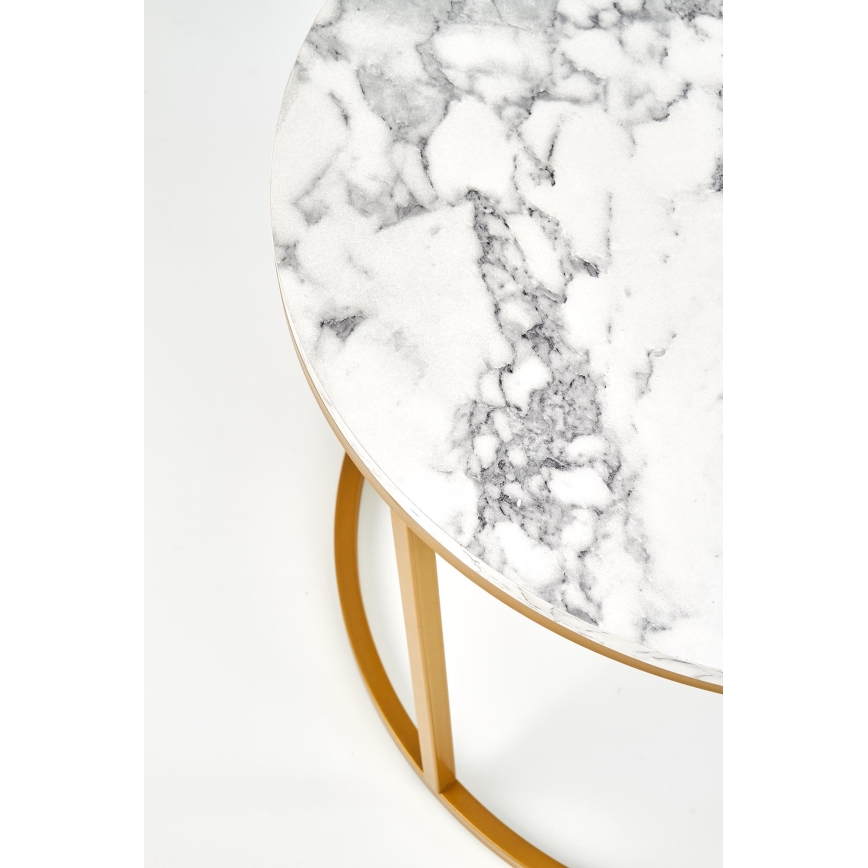 Set di 2 tavolini da salotto PACILA, finitura effetto marmo con dettagli dorati