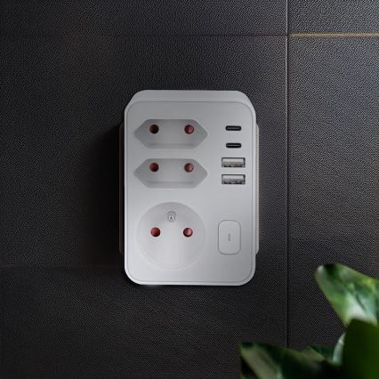 Multipresa 1x16 A + 2x 2,5 A con 2 porte USB (A e C) per la ricarica, bianca