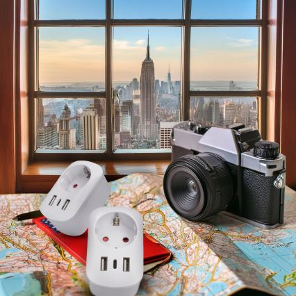 Adattatore da viaggio per gli USA 230V con 2 porte USB-A e 1 porta USB-C