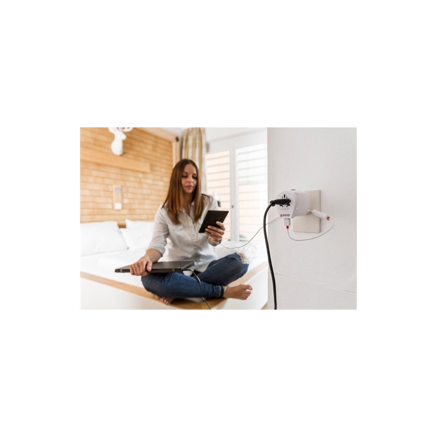 Adattatore da viaggio universale per tutto il mondo 230V + porta USB