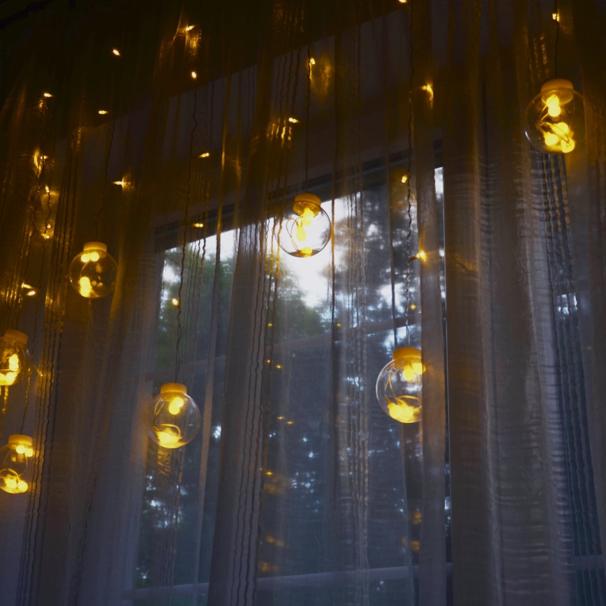 Tenda luminosa a LED WISH BALLS 108 LED/8 funzioni 4,5 m bianco caldo