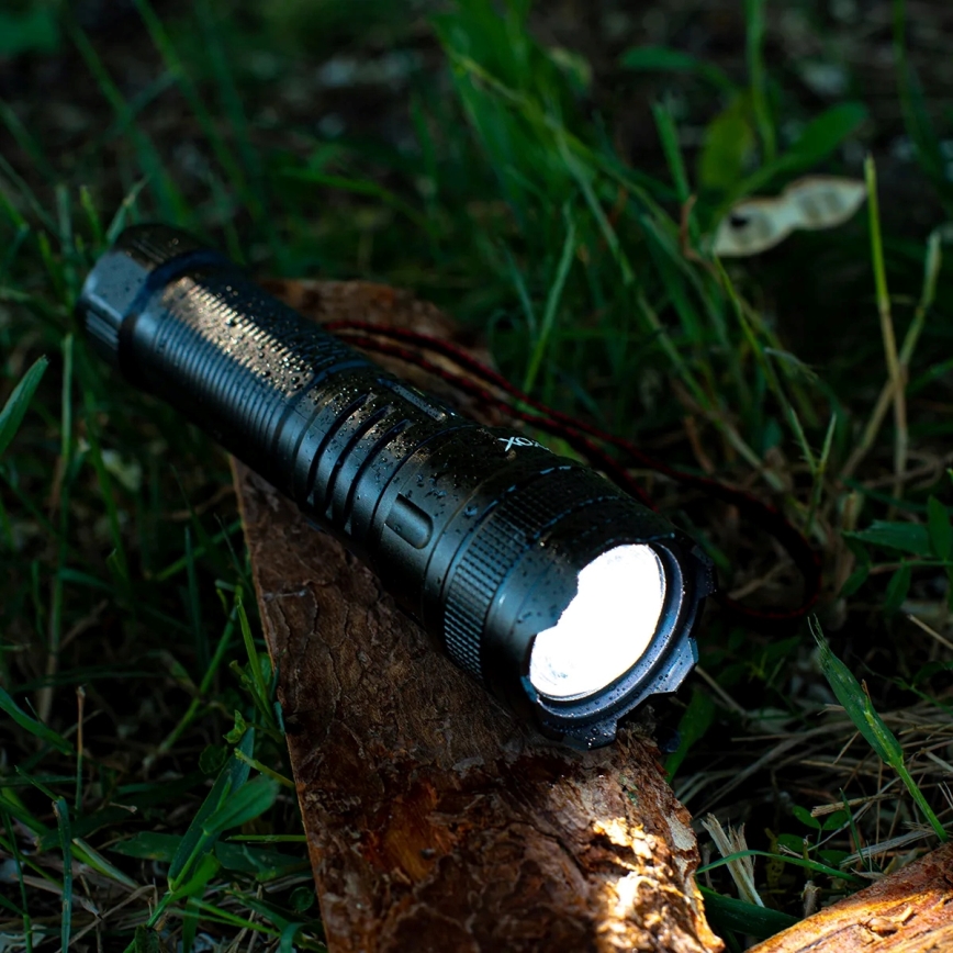 Torcia ricaricabile dimmerabile a LED con funzione power bank LED/10W/5V IPX4 600 lm 2000 mAh