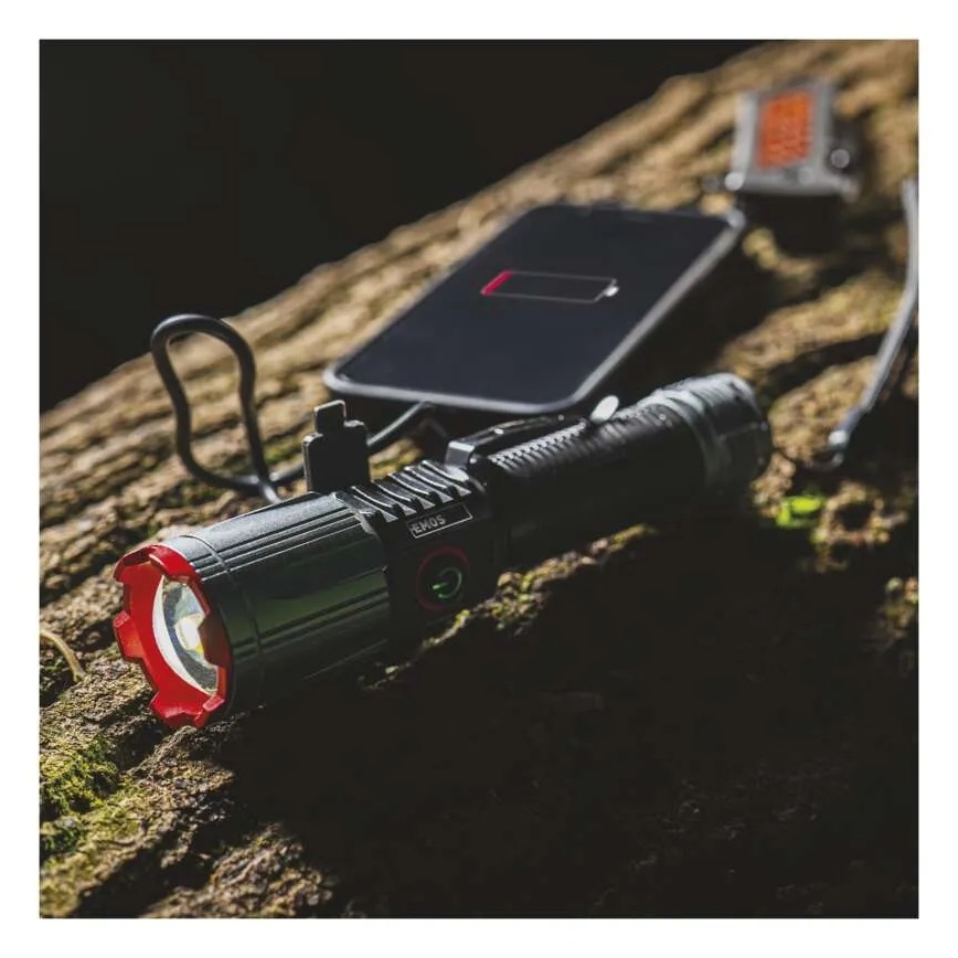 Torcia ricaricabile in metallo LED/5V 3000 lm 5000 mAh IP43