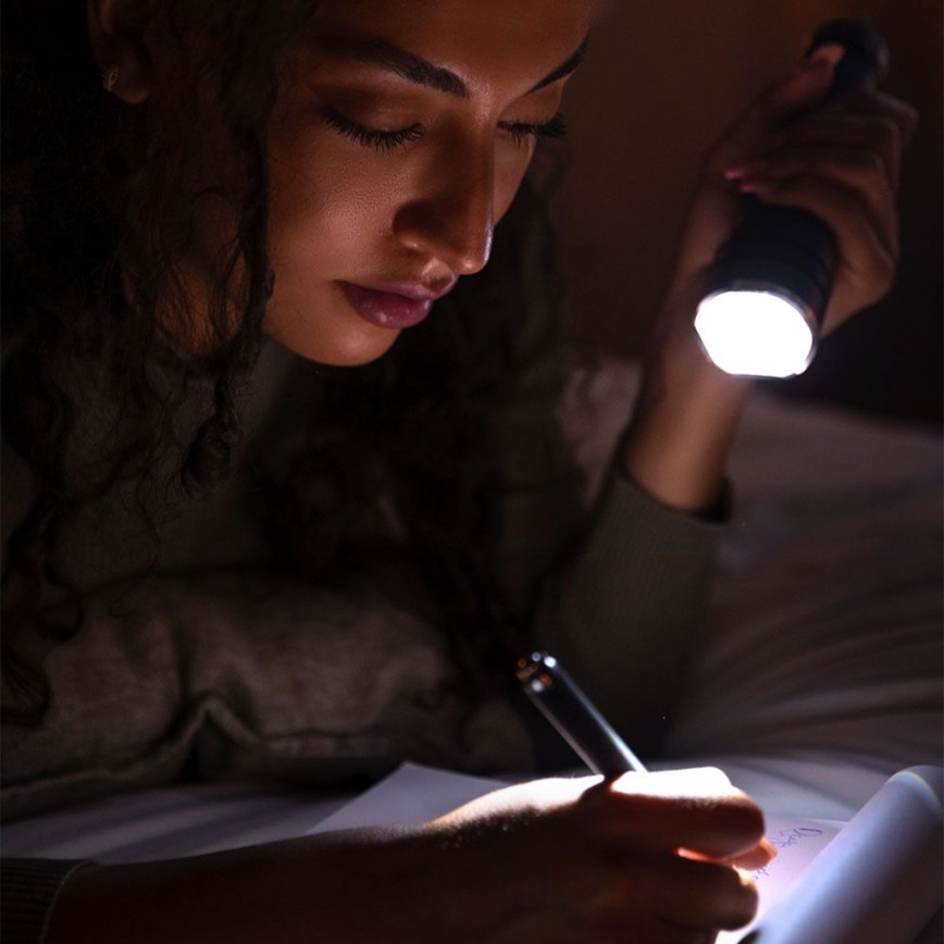 Torcia LED ricaricabile USB LED/10W/5V IP54 2000 mAh 1000 lucente